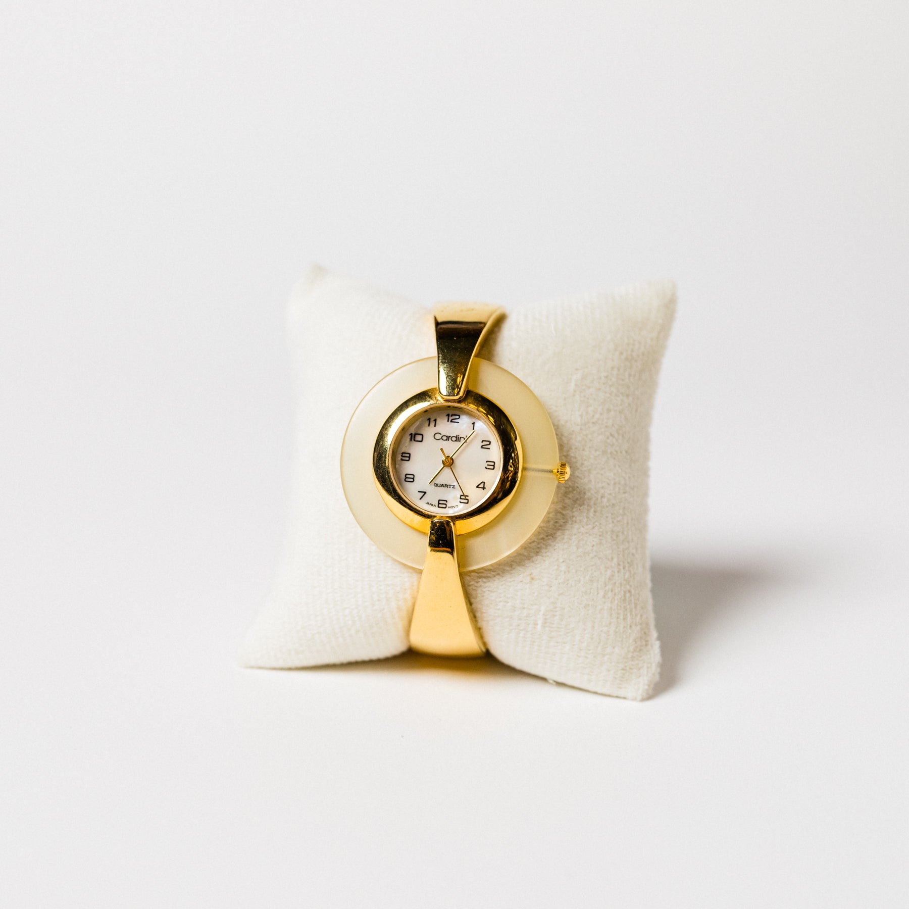 Cardini Gold-Tone and Acrylic Bangle Watch – Edison Hills display picture 3