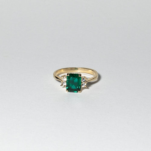 Gold Tone Ring with Emerald and Diamond Rhinestones, Size 6