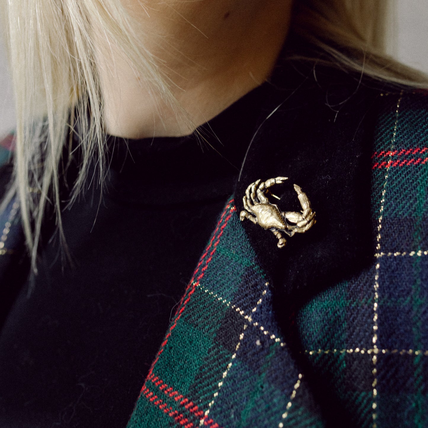 Jolle Goldtone Crab Pin